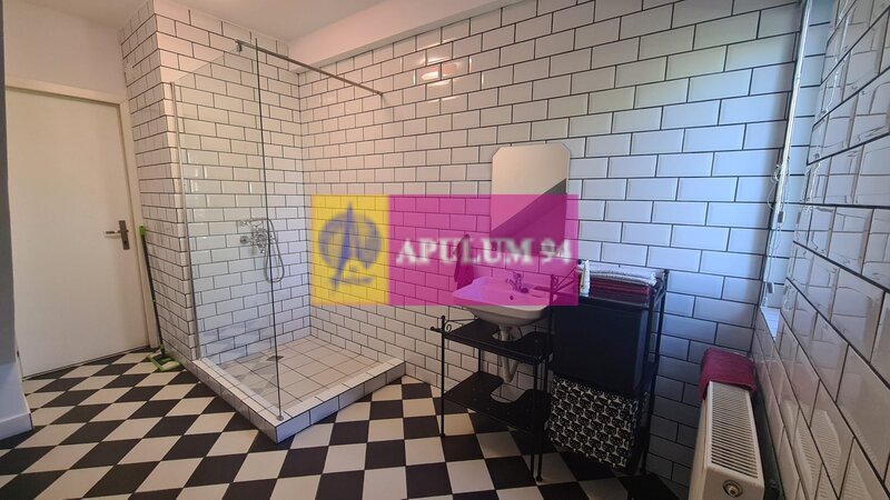 Sabareni, vila 2018, P+1+pod, curte 440 mp, aproape de padure