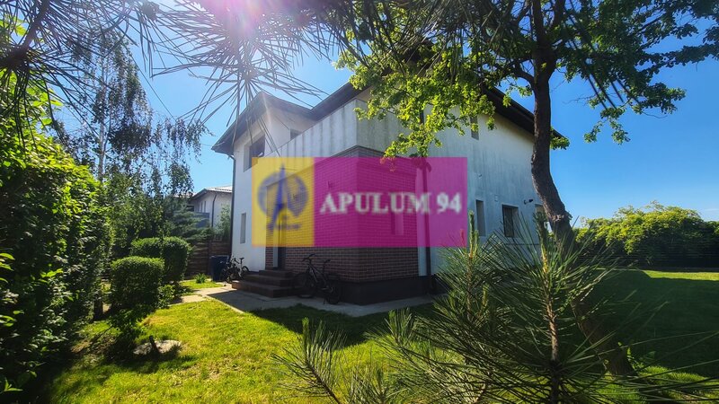 Sabareni, vila 2018, P+1+pod, curte 440 mp, aproape de padure