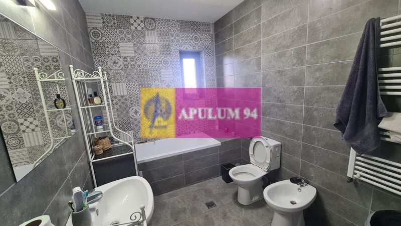 Sabareni, vila 2018, P+1+pod, curte 440 mp, aproape de padure